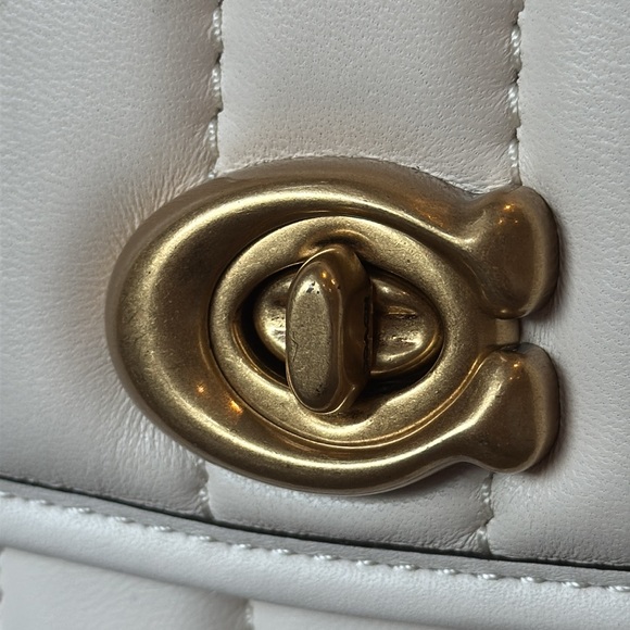 Coach Pillow Madison - Picture 6 of 13